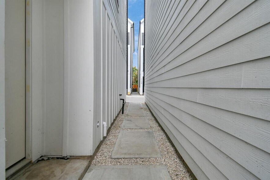 More Photos Of 316 Thornton Rd, Houston Apartments For Sale