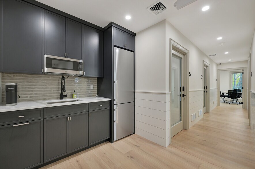 More Photos Of 53-55 Newtown Ln, East Hampton Storefront Retail Residential For Sale