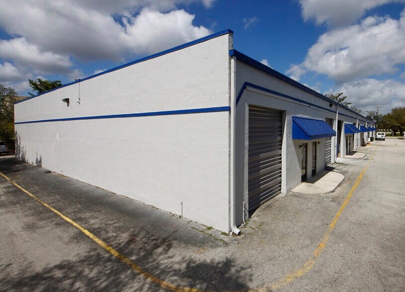More Photos Of 10330-10372 NW 55th St, Sunrise Warehouse For Lease