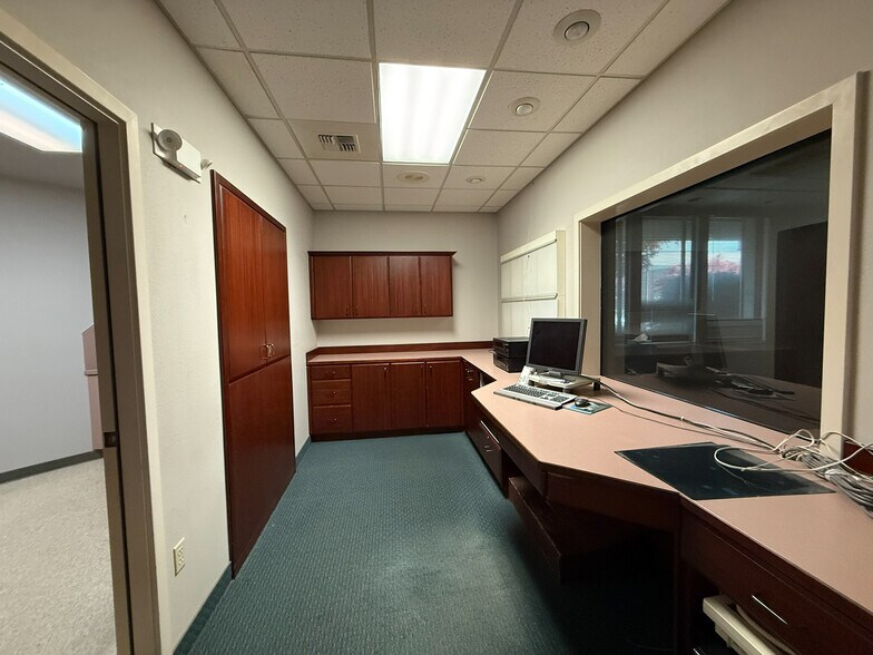 More Photos Of 910 S Scheuber Rd, Centralia Medical For Lease