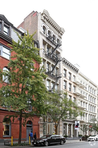 More Photos Of 433 W Broadway, New York Apartments For Lease