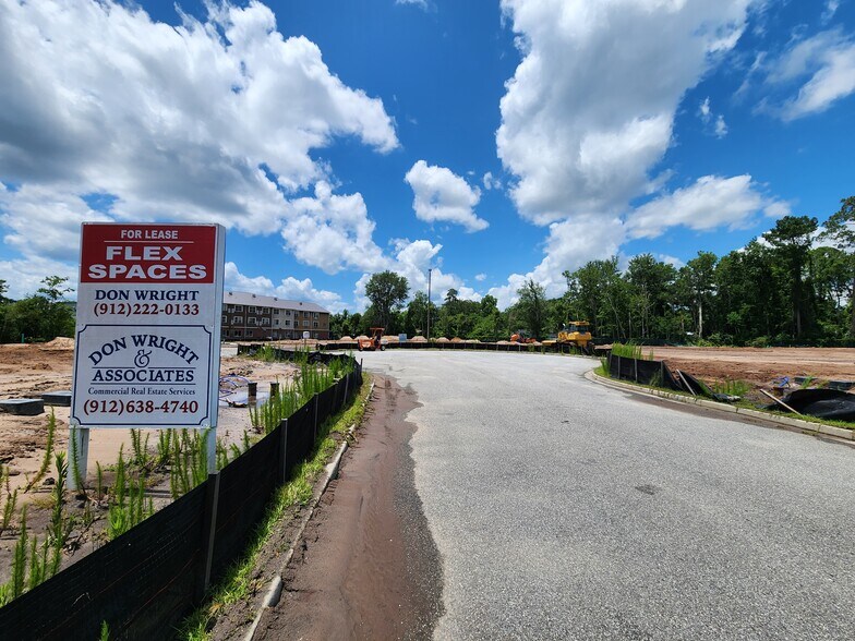 More Photos Of 3 Alpine Ct, Brunswick Showroom For Lease