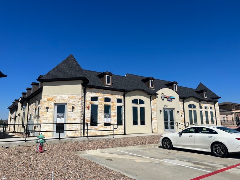 More Photos Of 27045 E University Dr, Aubrey Medical For Lease