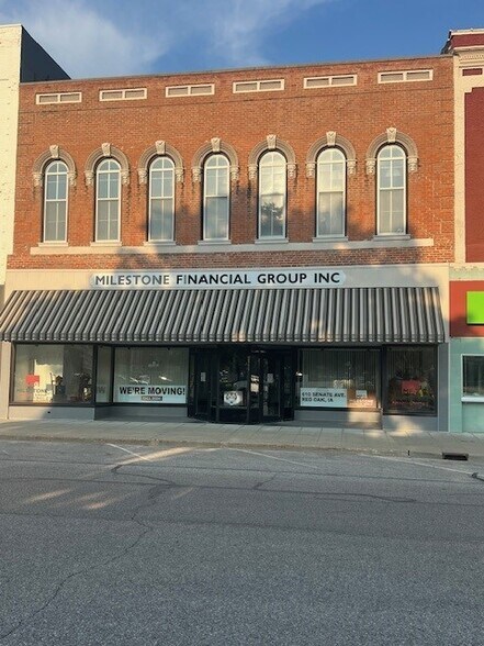 Primary Photo Of 505 N 3rd St, Red Oak Office For Sale