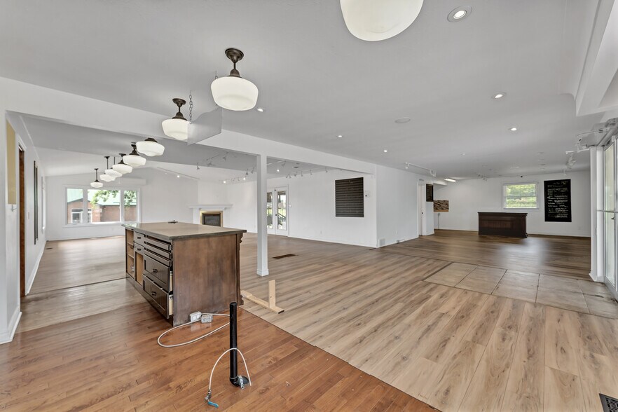 More Photos Of 585 Seacliff Dr, Kingsville Freestanding For Sale