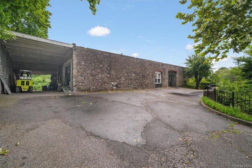 More Photos Of 179 Lindsey Ave, Buchanan Storefront Retail Office For Sale