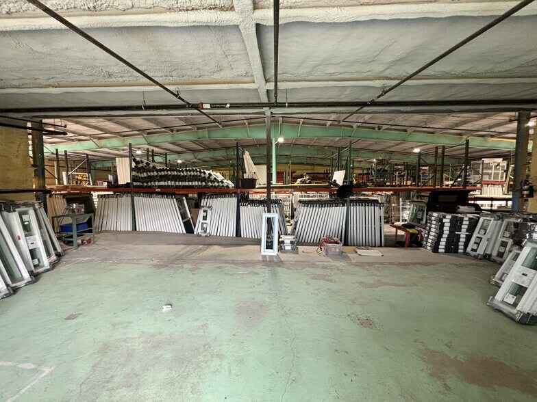 More Photos Of 1403 W Welch St, Taylor Warehouse For Sale