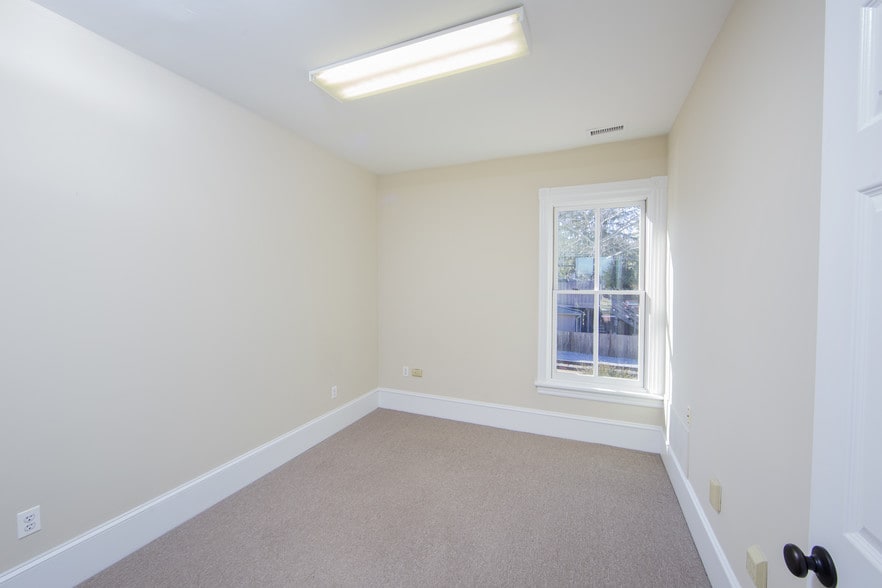 More Photos Of 30 W Bridge St, New Hope Freestanding For Lease