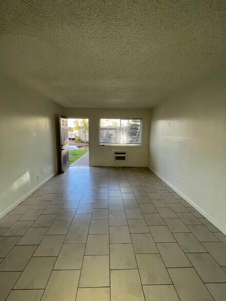More Photos Of 4421 E Hedges Ave, Fresno Apartments For Sale