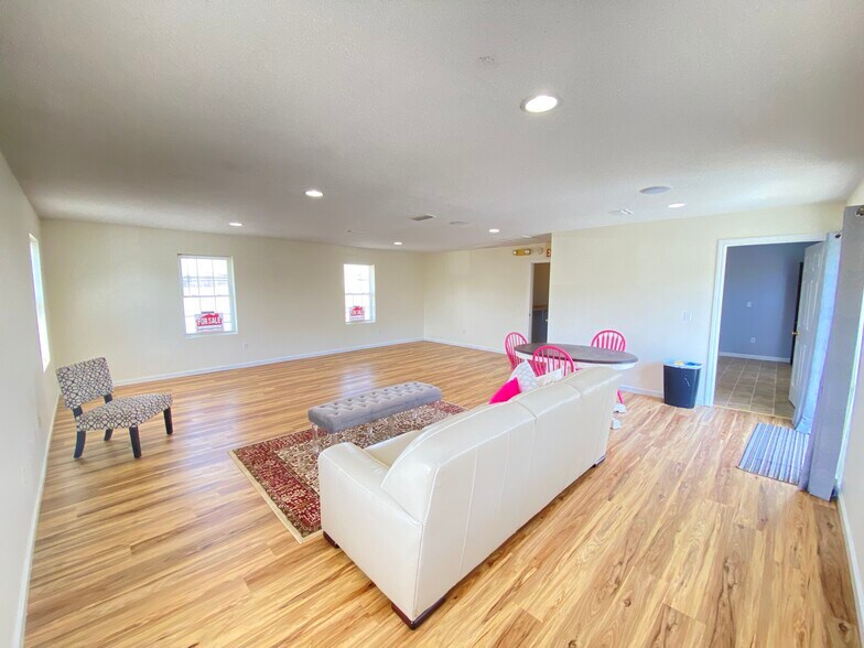 More Photos Of 27 S Main St, East Windsor Storefront Retail Office For Lease