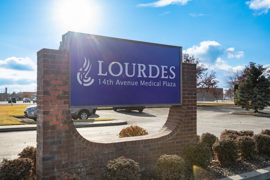 More Photos Of 1200 N 14th Ave, Pasco Medical For Sale