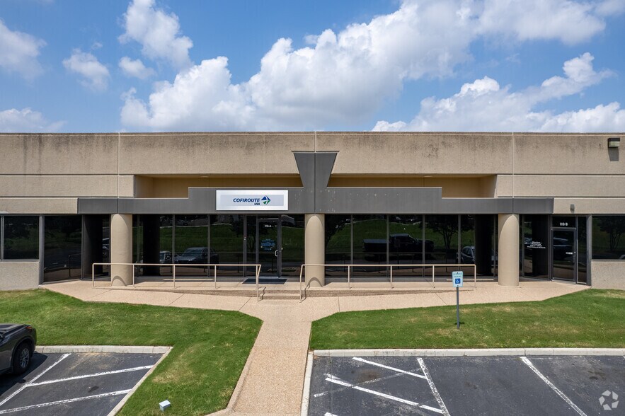 More Photos Of 14050 Summit Dr, Austin Light Distribution For Lease