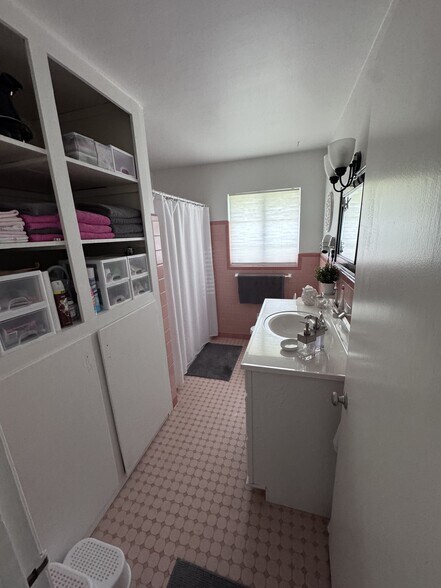 More Photos Of 2030 Bee Ridge Rd, Sarasota Office Residential For Sale