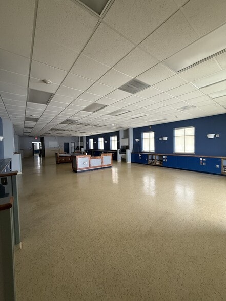 More Photos Of 305 River Dr, LaFollette Medical For Sale