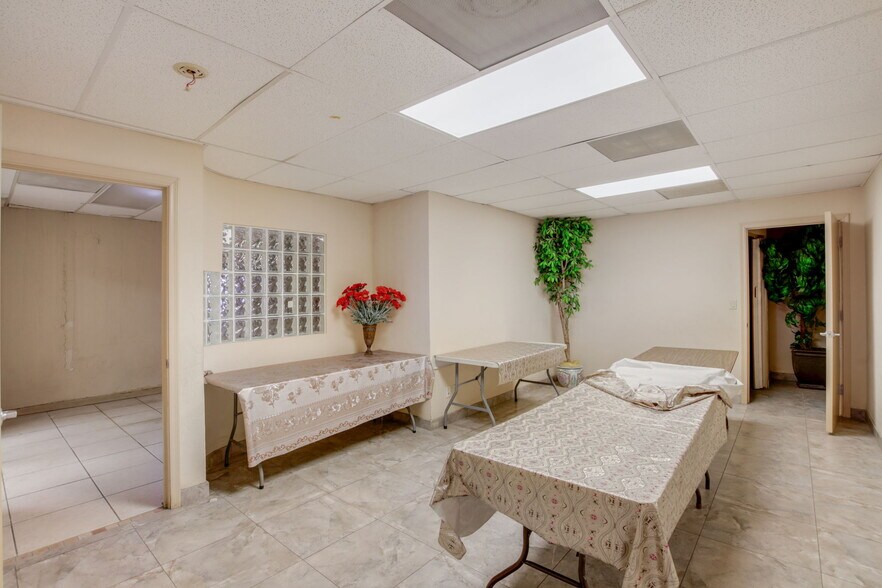 More Photos Of 4496 N Black Canyon Fwy, Phoenix Office Residential For Sale