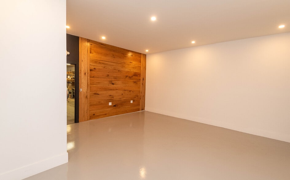 More Photos Of 1402 Route 300, Newburgh Showroom For Sale