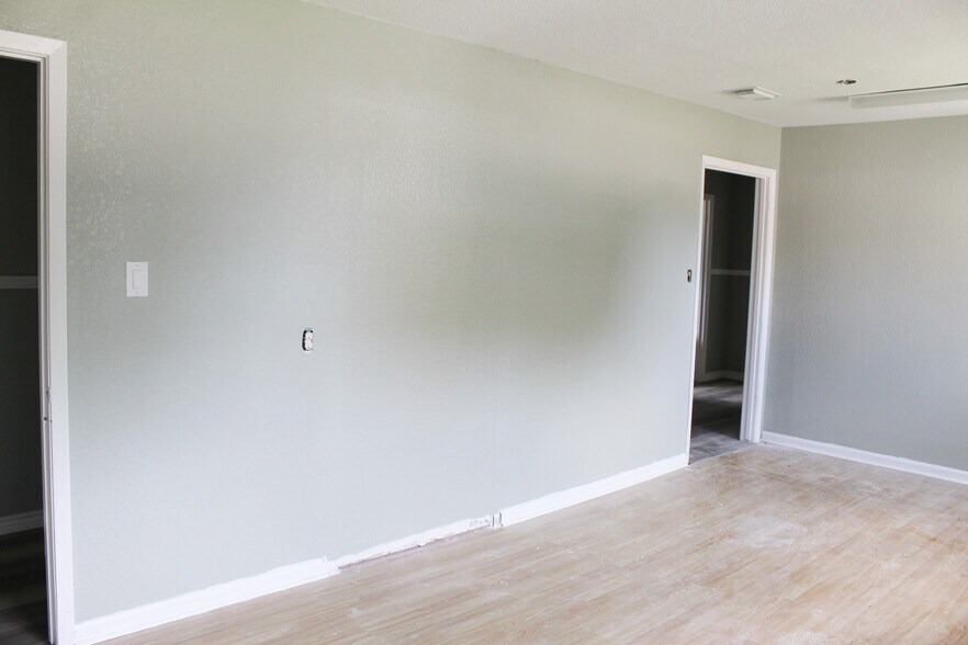 More Photos Of 620 Brazosport Blvd N, Clute Flex For Lease