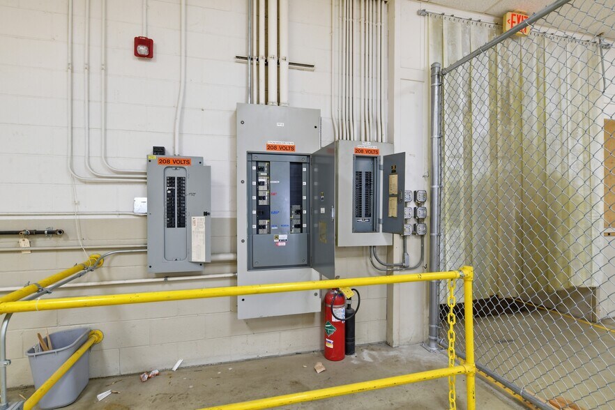 More Photos Of 109 Apremont Way, Westfield Manufacturing For Lease