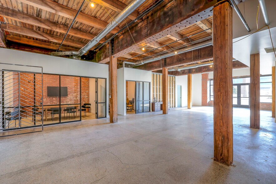 More Photos Of 1612 Grand Blvd, Kansas City Loft Creative Space For Lease
