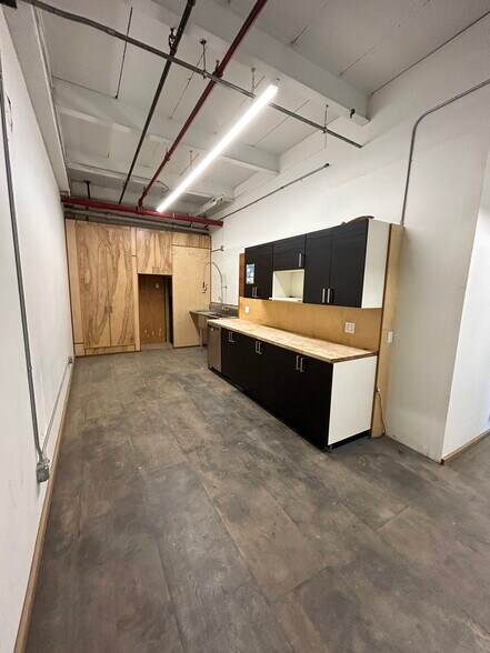 More Photos Of 18 Bay St, Brooklyn Light Manufacturing For Lease
