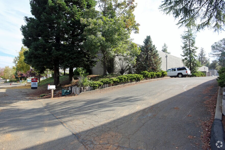 More Photos Of 6070 Enterprise Dr, Diamond Springs Warehouse For Lease