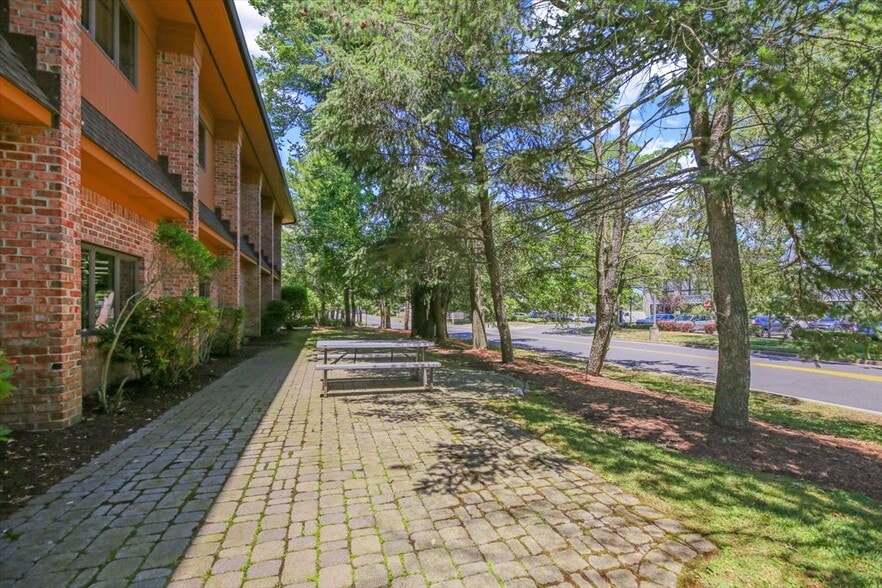 More Photos Of 802 W Park Ave, Ocean Office For Lease