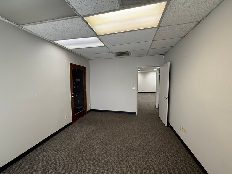 More Photos Of 2130 N Winery Ave, Fresno Office For Lease