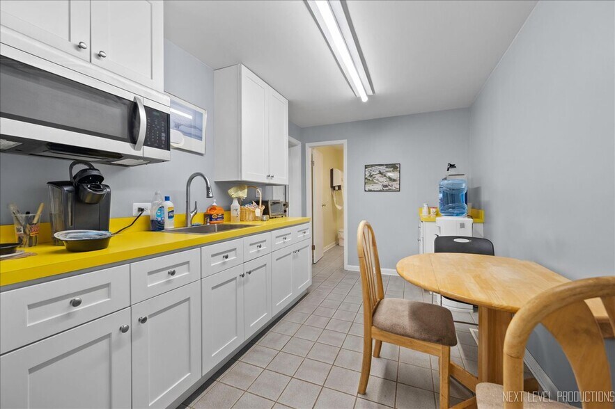 More Photos Of 632 W Colfax St, Palatine Flex For Sale