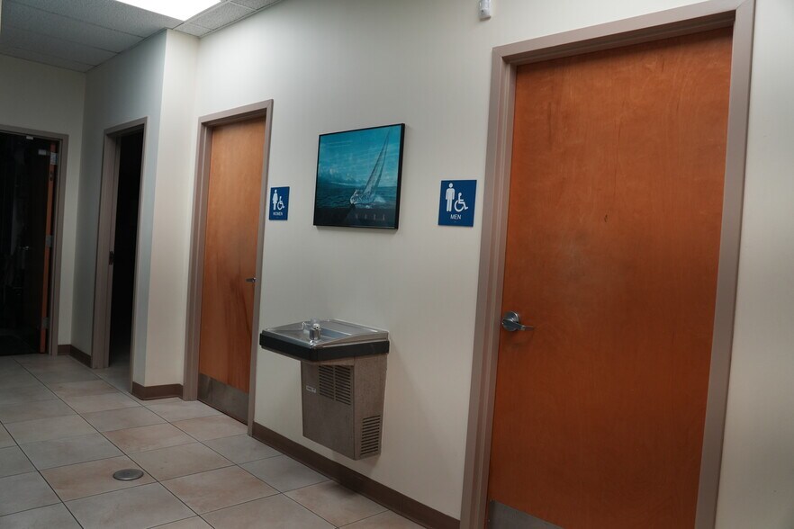 More Photos Of 4498 Vineland Rd, Orlando Flex For Lease