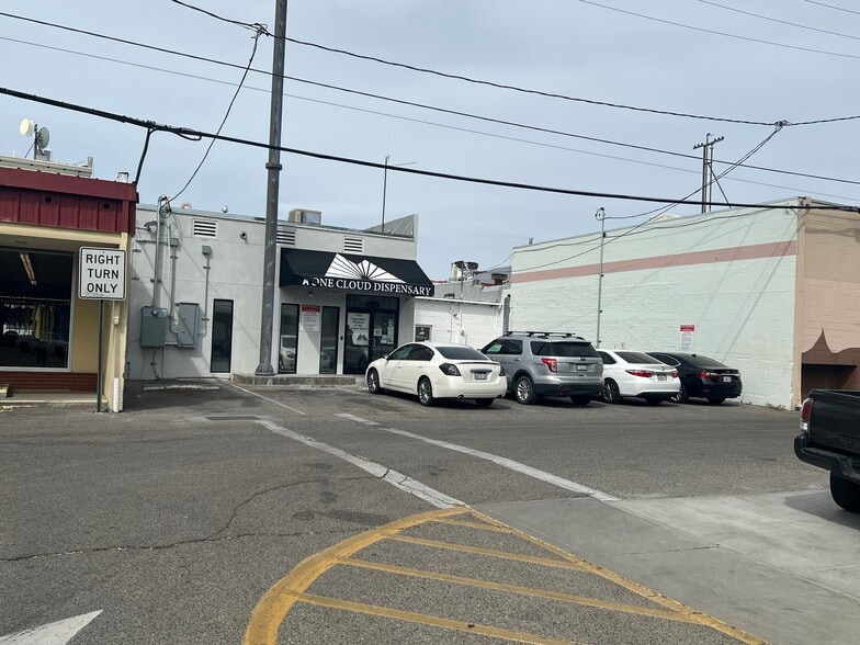 More Photos Of 174 N Main St, Bishop General Retail For Lease