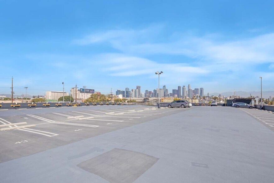 More Photos Of 2250 Maple Ave, Los Angeles Warehouse For Sale