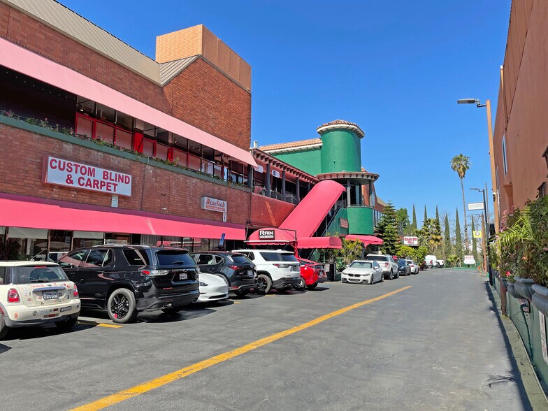 More Photos Of 12215 Ventura Blvd, Studio City Unknown For Lease