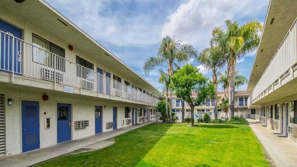 More Photos Of 5241 Olive Tree Ct, Bakersfield Hotel For Sale