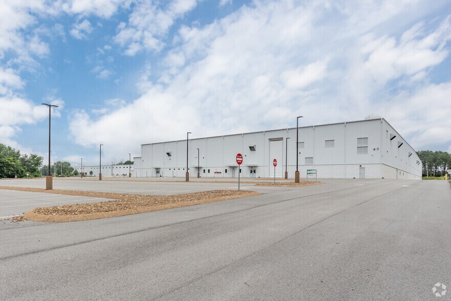 More Photos Of 3150 Barry Dr, Portland Manufacturing For Sale