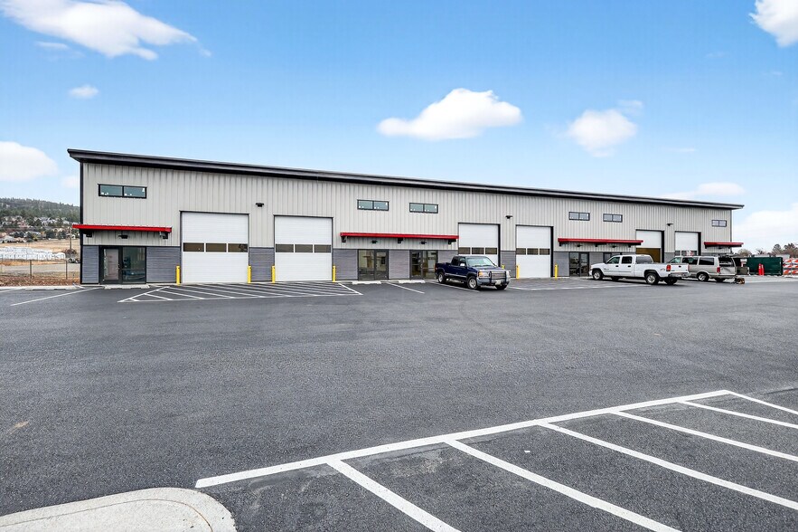 More Photos Of 4524 Barker Rd, Spokane Valley Showroom For Lease