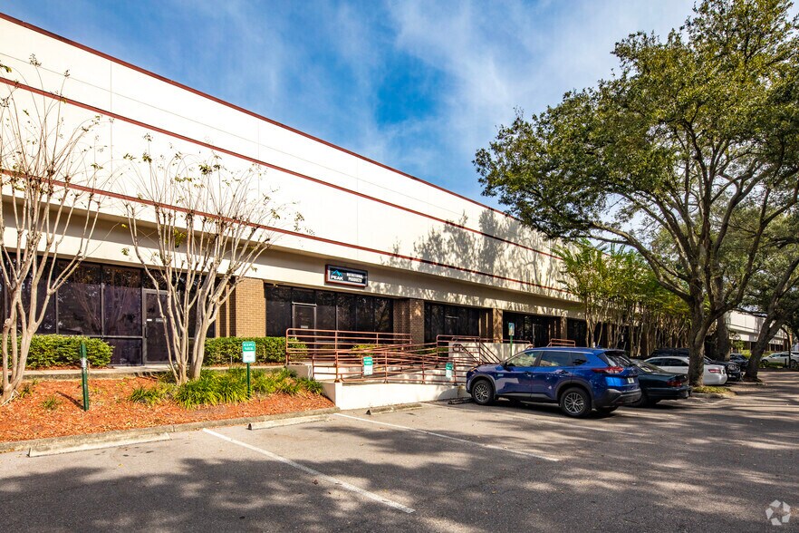 More Photos Of 5525 Johns Rd, Tampa Light Distribution For Lease