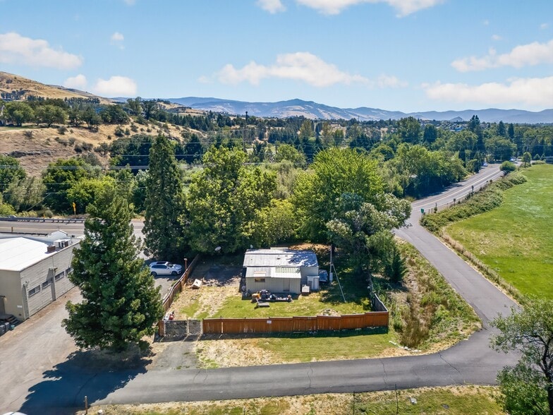 More Photos Of 1287 Oak St, Ashland Warehouse For Sale