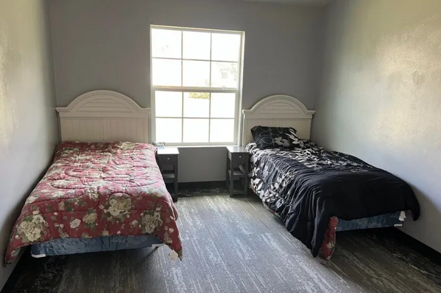 More Photos Of 569 Bear Dr, Timpson Medical For Sale