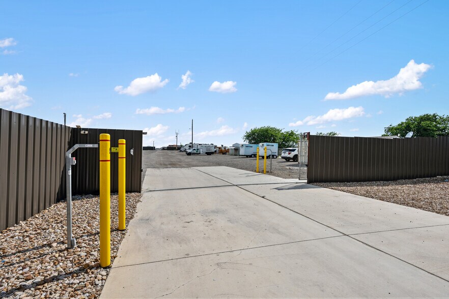 More Photos Of 11528 Old Lockhart Hwy, Creedmoor Parking Lot For Sale