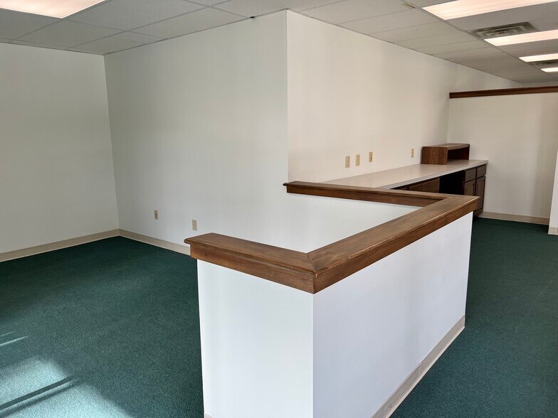 More Photos Of 1085 Route 4 E, Rutland Office For Lease