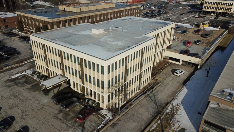 More Photos Of 3681 S Green Rd, Beachwood Office For Lease
