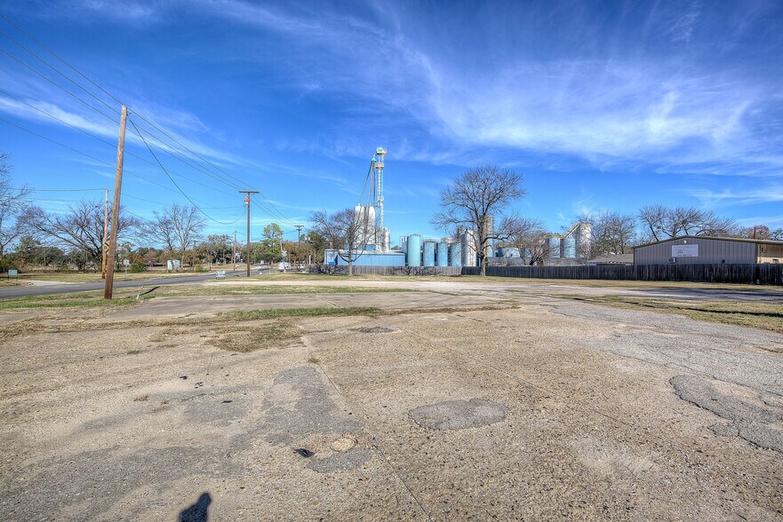 More Photos Of 845 Main St, Sulphur Springs Land For Sale
