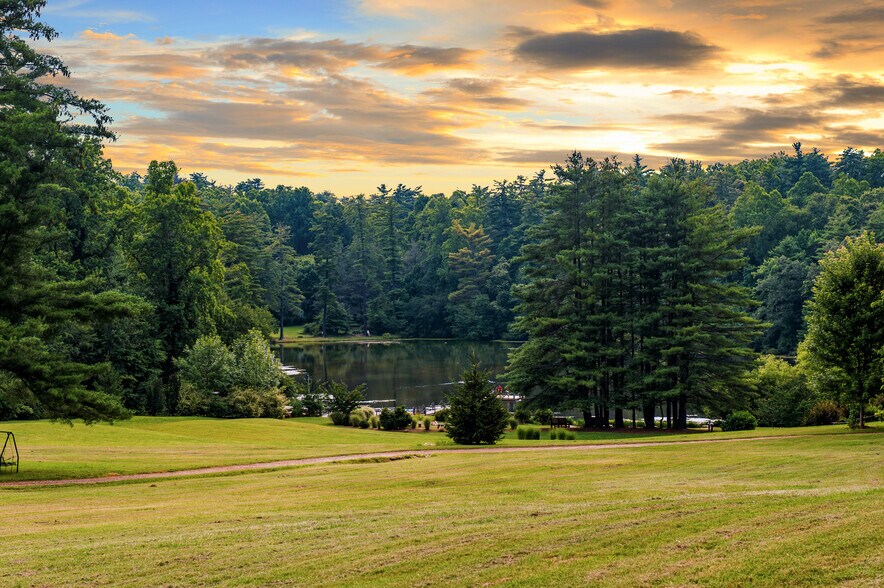 Primary Photo Of 86 Lily Pad Ln, Flat Rock Hotel For Sale