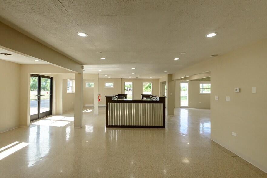 More Photos Of 6250 Jackson Rd, Ann Arbor Freestanding For Lease