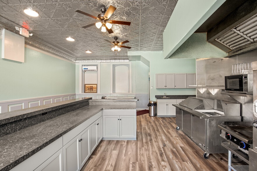 More Photos Of 105 E Main St, Somerset Storefront Retail Residential For Sale