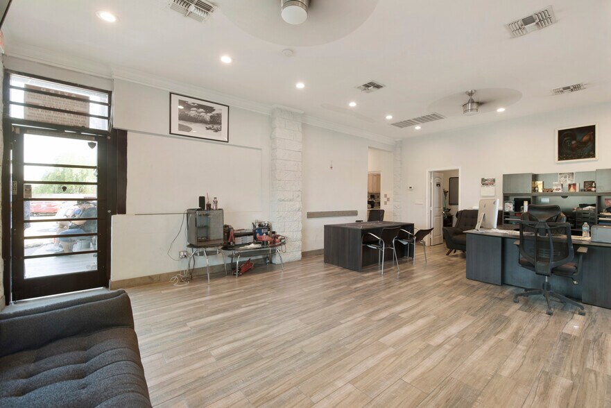 More Photos Of 507 E Broadway Rd, Phoenix Freestanding For Sale