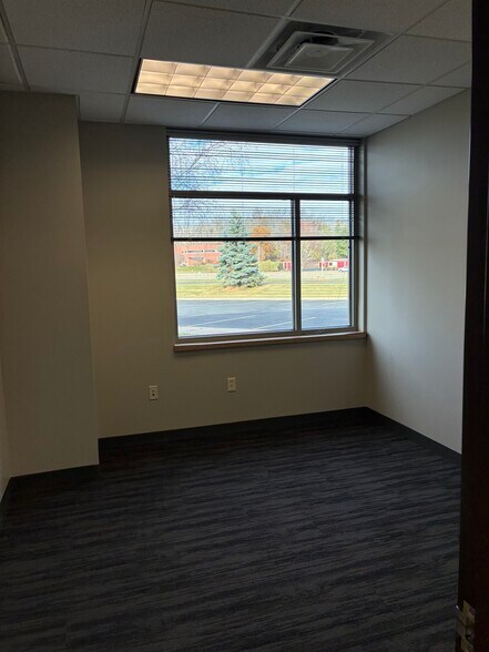 More Photos Of 625 Whitetail Blvd, River Falls Office For Lease