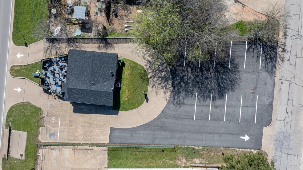 More Photos Of 608 SW Big Bend Trl, Glen Rose Restaurant For Sale