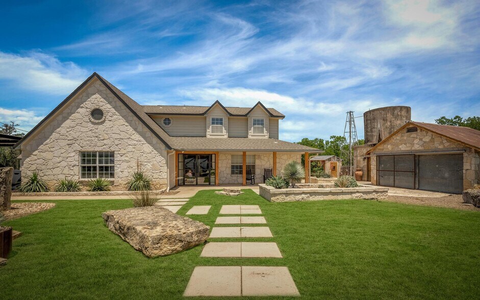 More Photos Of 6 US Highway 87, Comfort Office For Sale