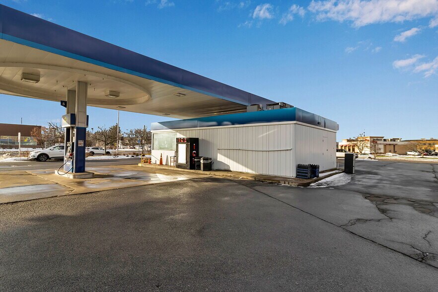 More Photos Of 2050 Sheridan Dr, Buffalo Fast Food For Lease